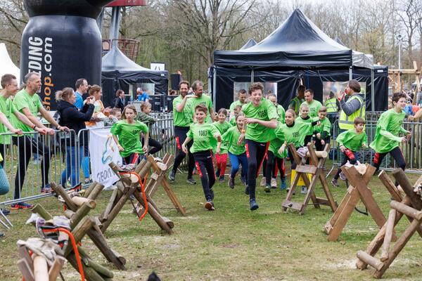 Geen nat pak voor Survivalrunners KDO-Over de Balk in Zeist